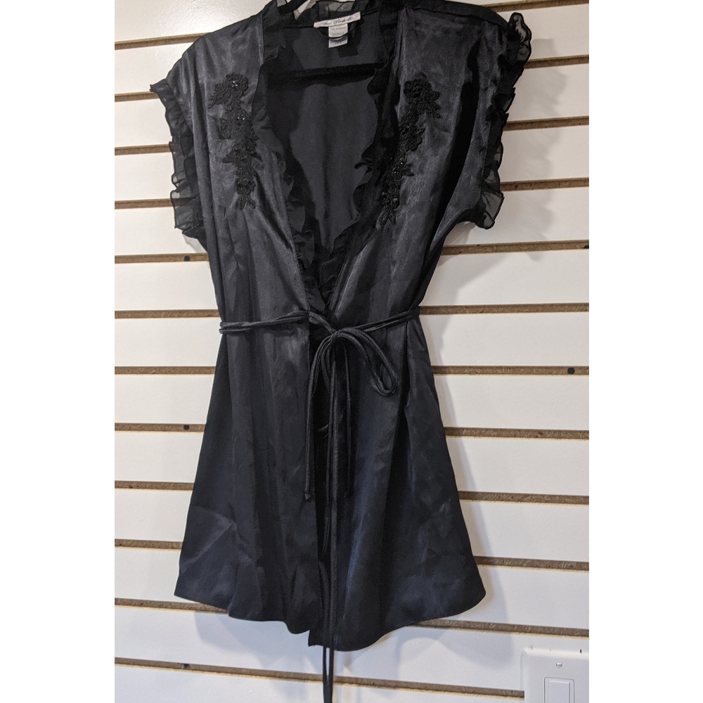 Linea Donatello black robe with tie. Size M